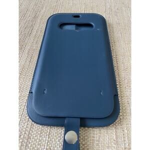 APPLE Original Leather sleeve with Magsafe for iPhone 12 Pro / 12 Baltic Blue